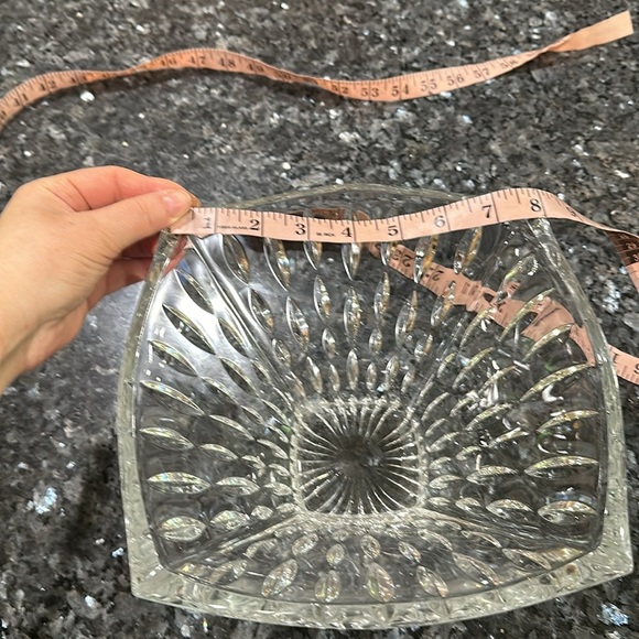 Elegant Clear Glass Bowl - Picture 5 of 6